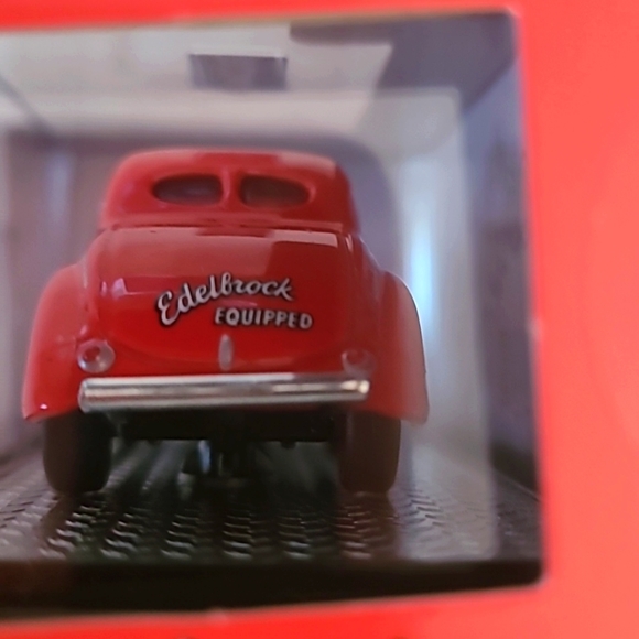 M2 Machines Edelbrock Equipped Car - Picture 4 of 5